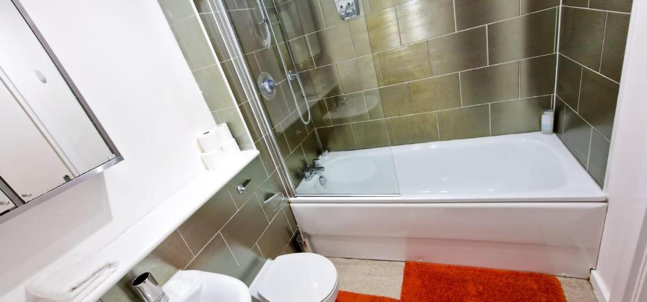 מנצ'סטר Lovely 2-Bedroom Apartment, Free Parking מראה חיצוני תמונה